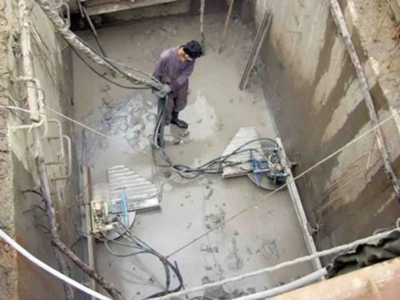 ตัดขยายช่องผนังบ่อ MANHOLE